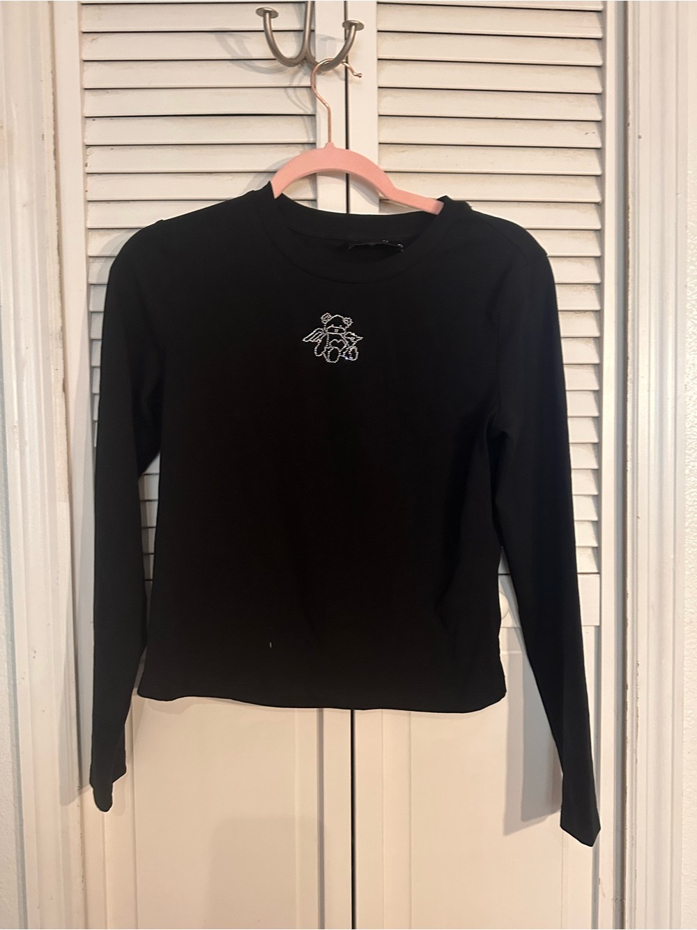 Cider Black Long-Sleeve Crewneck Top with White Embroidered Motif